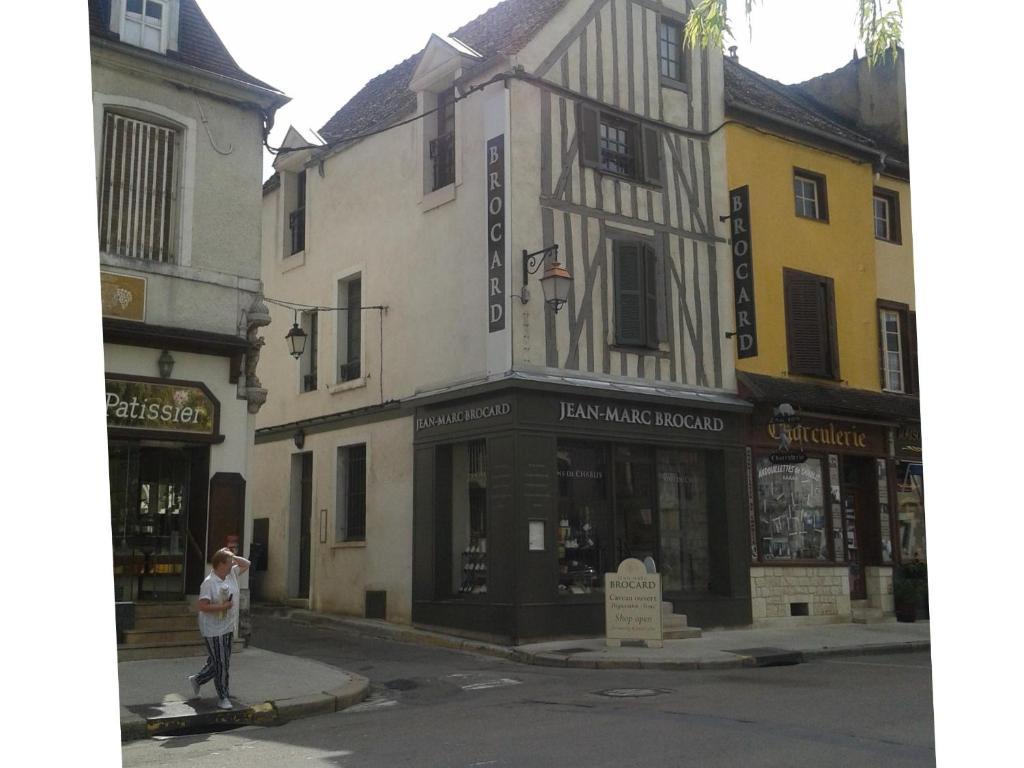 Les Appartements De Chablis Exterior foto